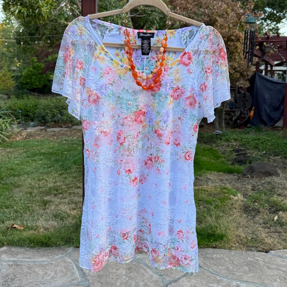 🩷 Brittany Black; Pretty Feminine Floral Lace-Like Lined Top Fits Misses S/M!
